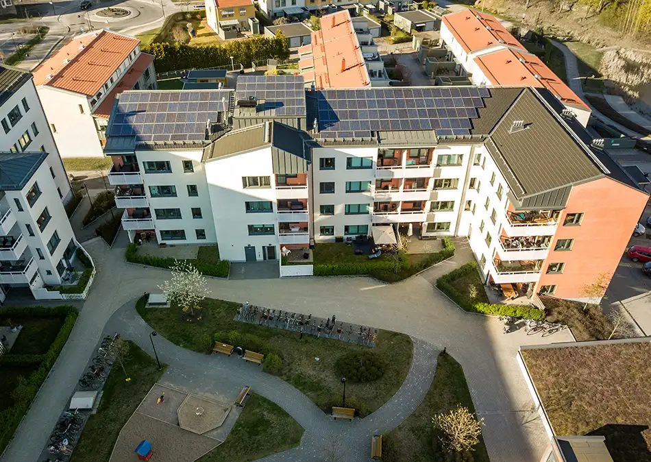 Luftaufnahme einer Wohnanlage mit professioneller Objektbetreuung für Eigentümer und Hausverwaltungen.